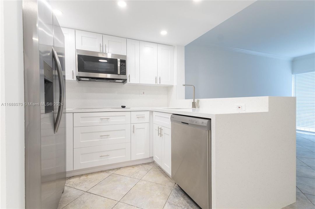 For Rent: $2,100 (1 beds, 1 baths, 676 Square Feet)