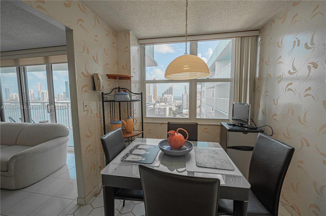 For Sale: $469,999 (2 beds, 2 baths, 1488 Square Feet)