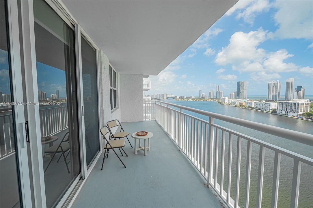 For Sale: $469,999 (2 beds, 2 baths, 1488 Square Feet)