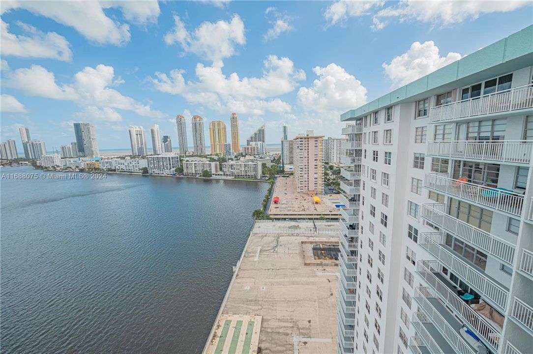 For Sale: $469,999 (2 beds, 2 baths, 1488 Square Feet)