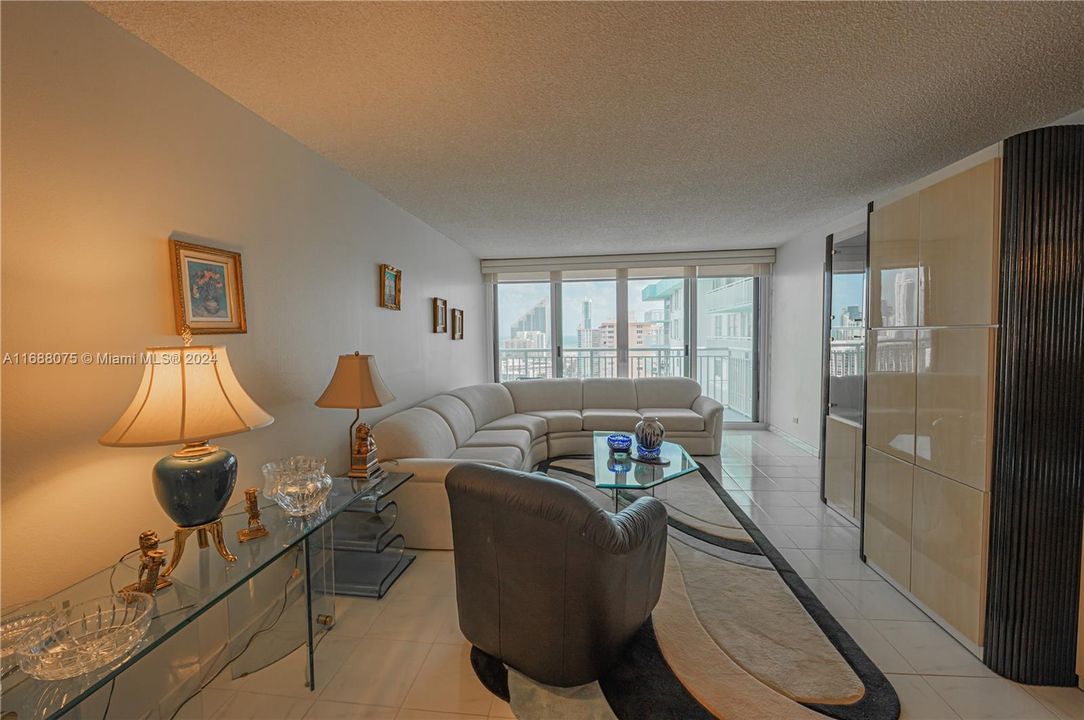 For Sale: $469,999 (2 beds, 2 baths, 1488 Square Feet)