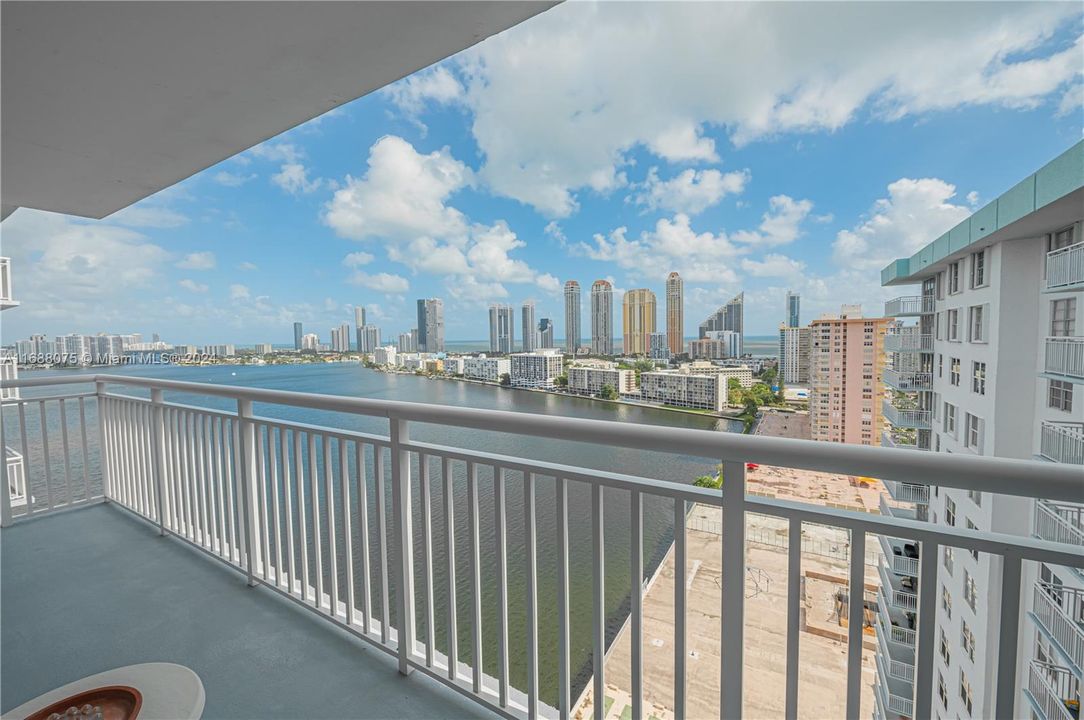 For Sale: $469,999 (2 beds, 2 baths, 1488 Square Feet)