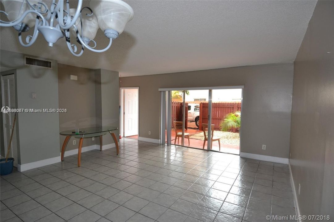 For Rent: $2,200 (2 beds, 2 baths, 775 Square Feet)