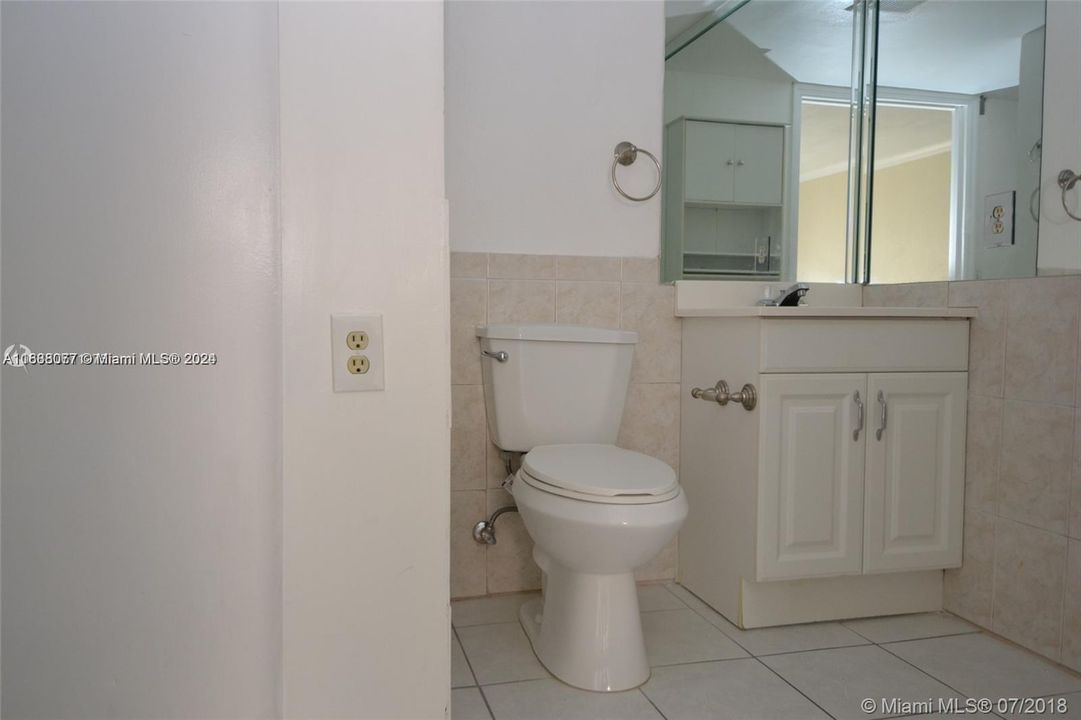 For Rent: $2,200 (2 beds, 2 baths, 775 Square Feet)