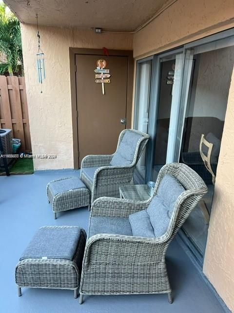 For Rent: $2,200 (2 beds, 2 baths, 775 Square Feet)