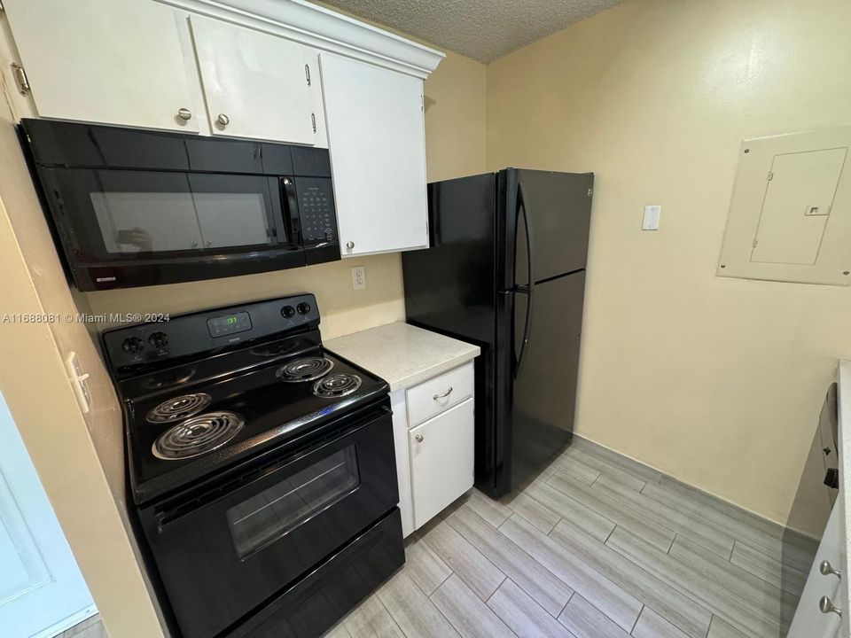 For Rent: $1,490 (1 beds, 1 baths, 540 Square Feet)