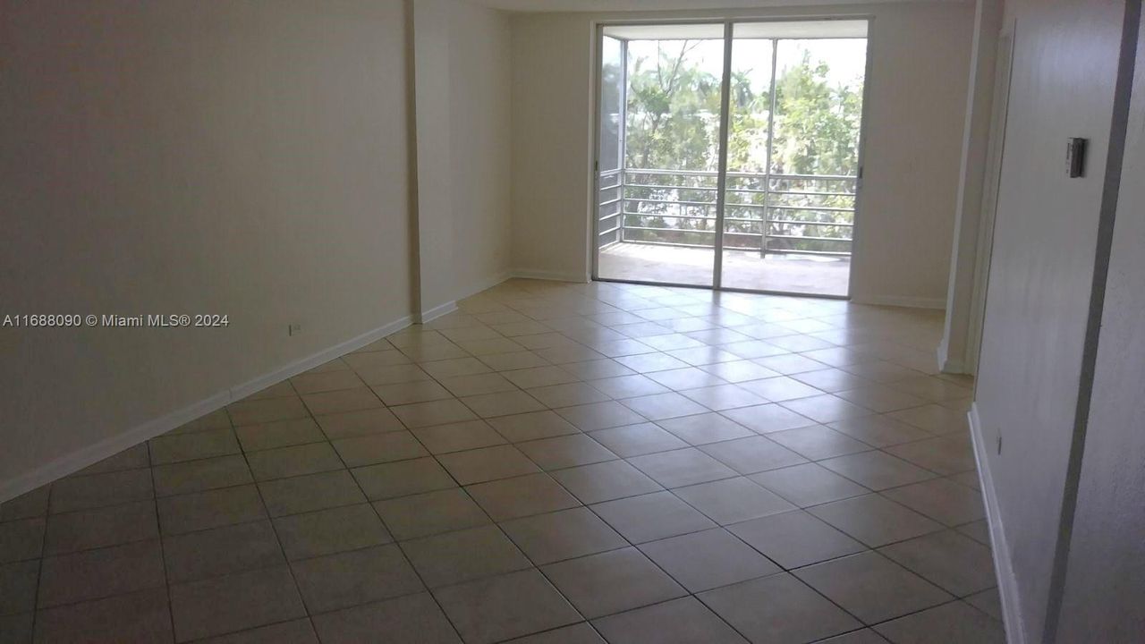 For Rent: $2,400 (2 beds, 2 baths, 1025 Square Feet)