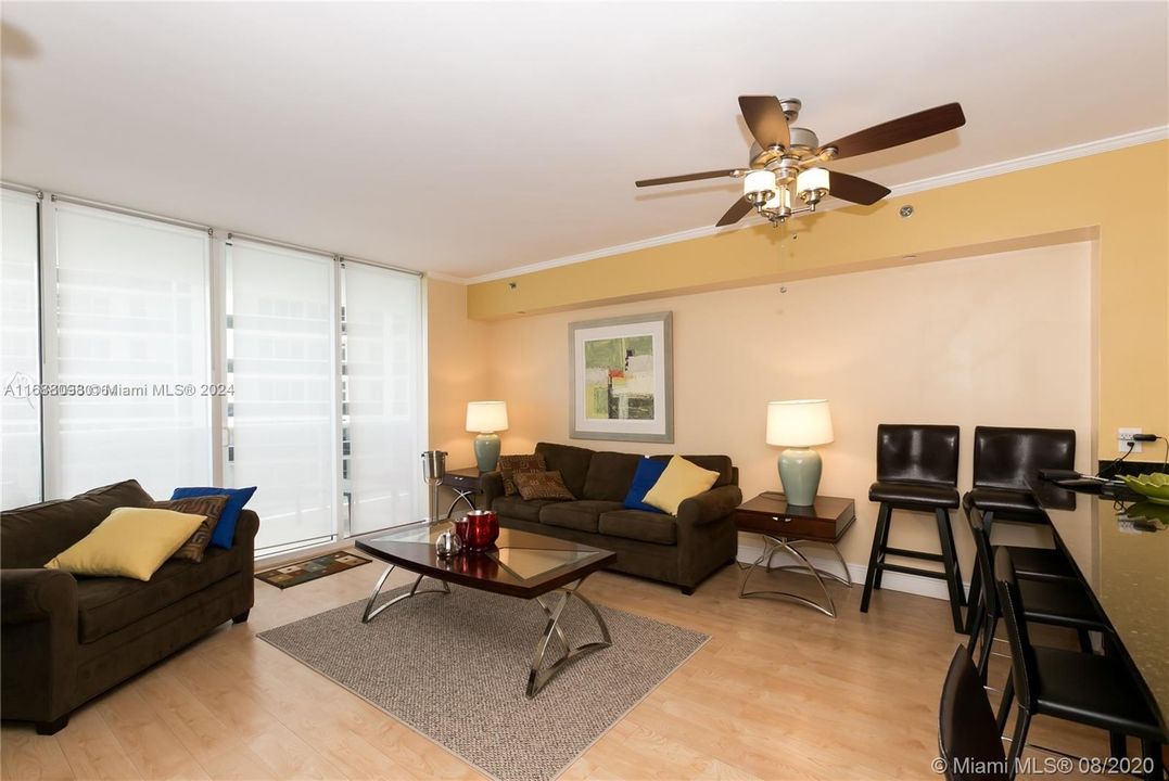 For Sale: $730,000 (1 beds, 1 baths, 811 Square Feet)