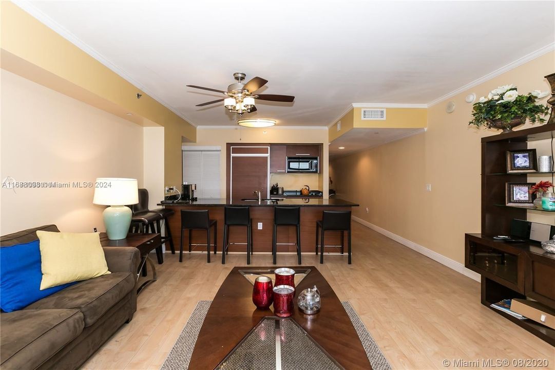 For Sale: $730,000 (1 beds, 1 baths, 811 Square Feet)