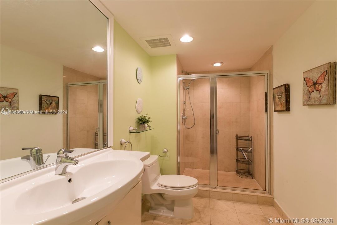 For Sale: $730,000 (1 beds, 1 baths, 811 Square Feet)