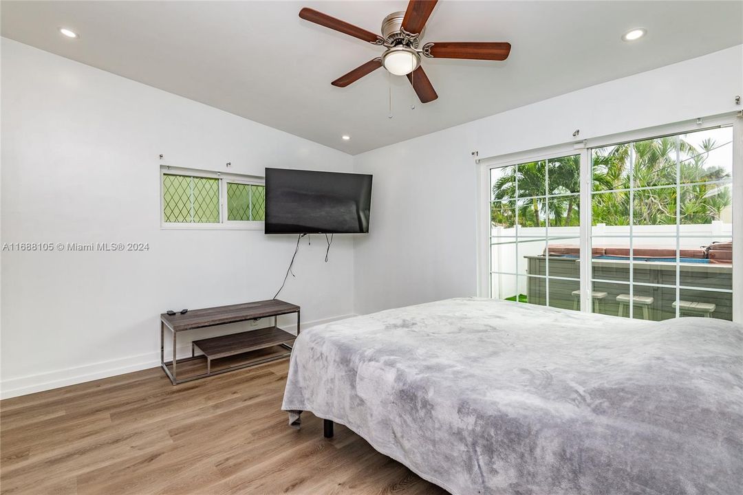 For Sale: $398,000 (2 beds, 2 baths, 1176 Square Feet)