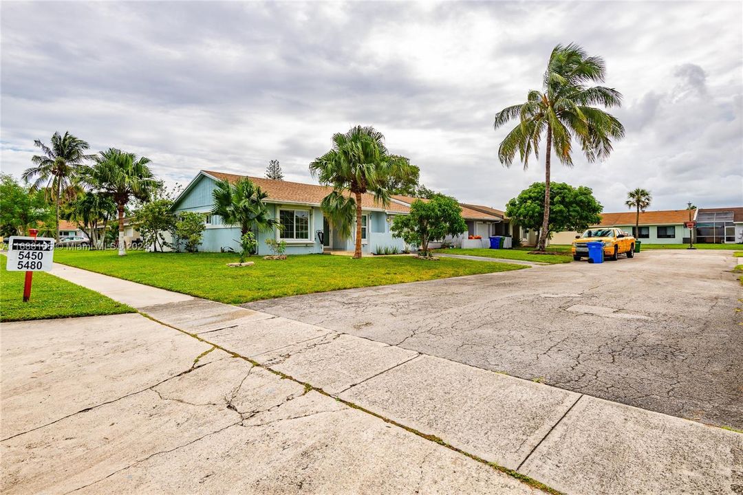 For Sale: $398,000 (2 beds, 2 baths, 1176 Square Feet)