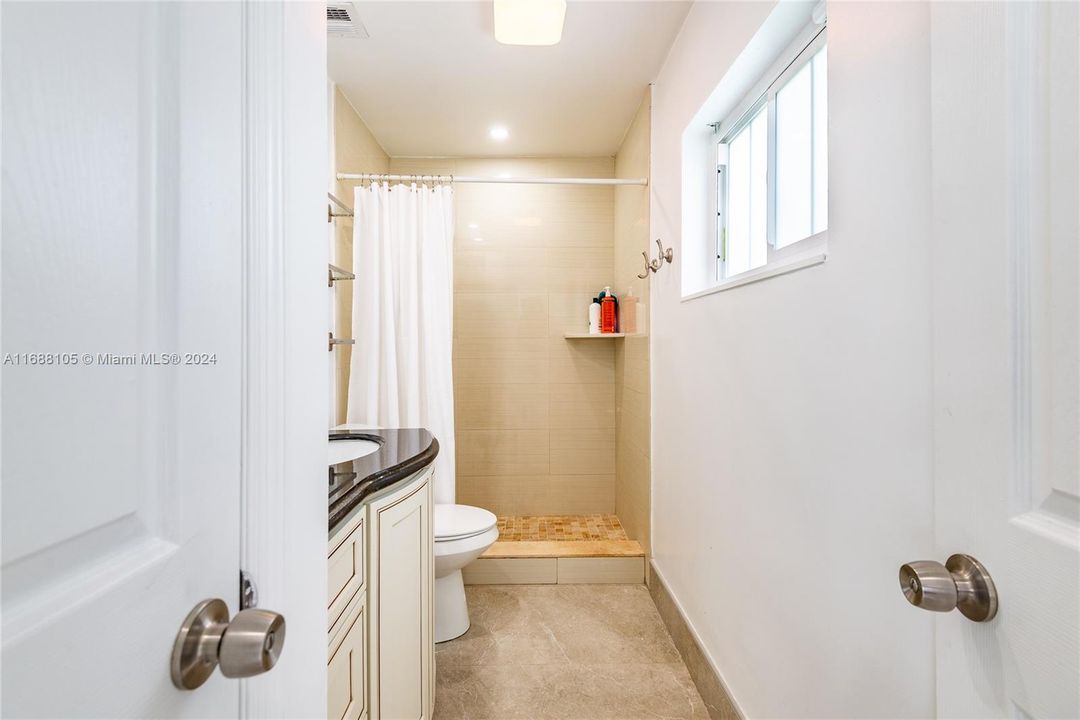 For Sale: $398,000 (2 beds, 2 baths, 1176 Square Feet)