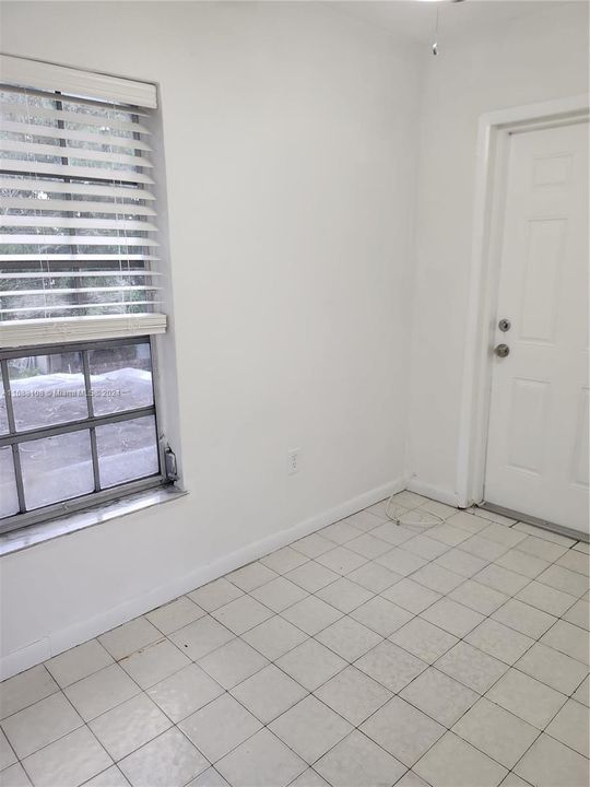 For Rent: $1,700 (1 beds, 1 baths, 650 Square Feet)