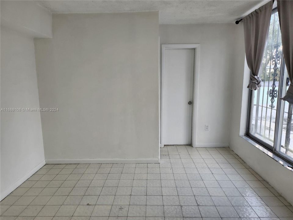 For Rent: $1,700 (1 beds, 1 baths, 650 Square Feet)