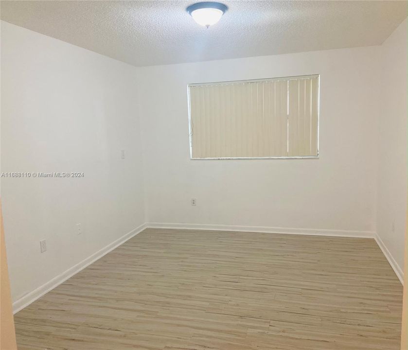 For Rent: $1,800 (1 beds, 1 baths, 744 Square Feet)