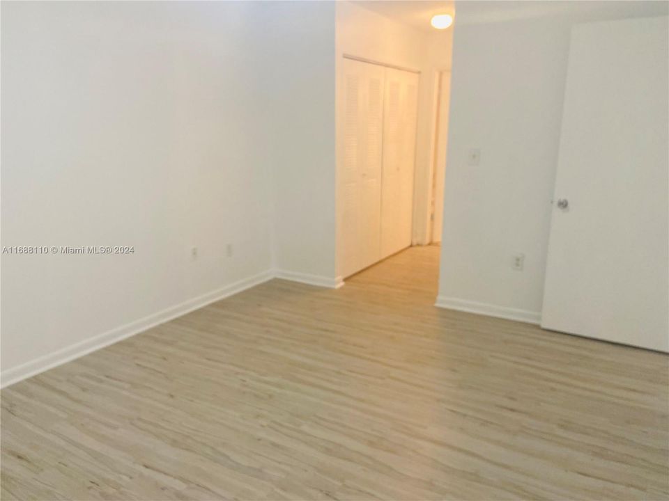 For Rent: $1,800 (1 beds, 1 baths, 744 Square Feet)