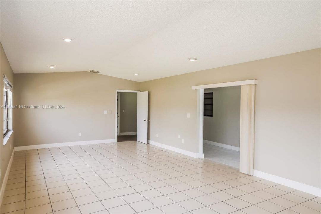 For Rent: $3,439 (3 beds, 2 baths, 2024 Square Feet)