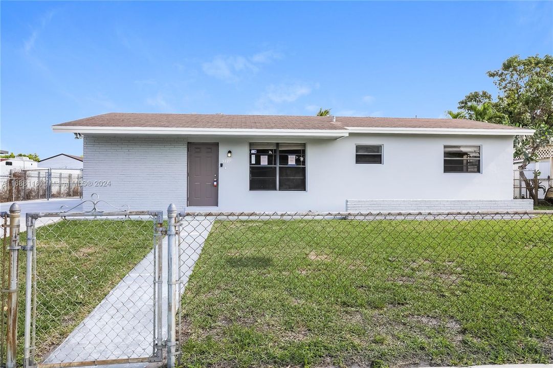 For Rent: $3,439 (3 beds, 2 baths, 2024 Square Feet)