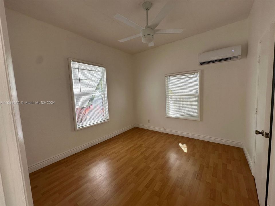 For Rent: $1,800 (1 beds, 1 baths, 350 Square Feet)