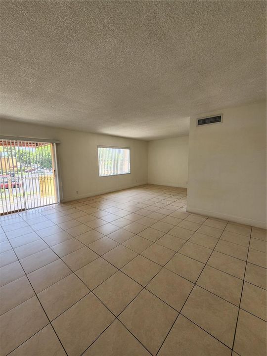 For Rent: $2,200 (2 beds, 2 baths, 1417 Square Feet)