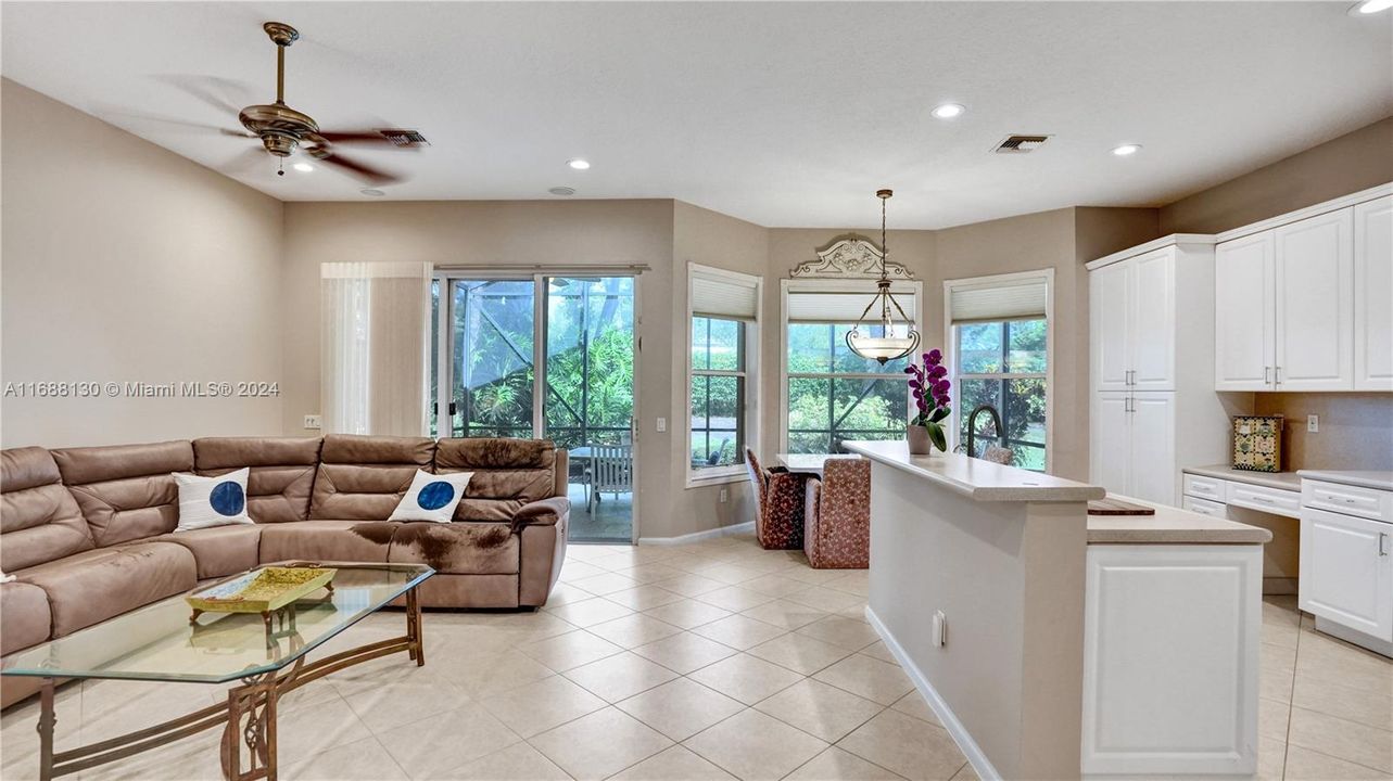 Kitchen, Family Room & Breakfast area