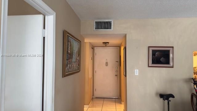 For Rent: $2,400 (1 beds, 1 baths, 719 Square Feet)