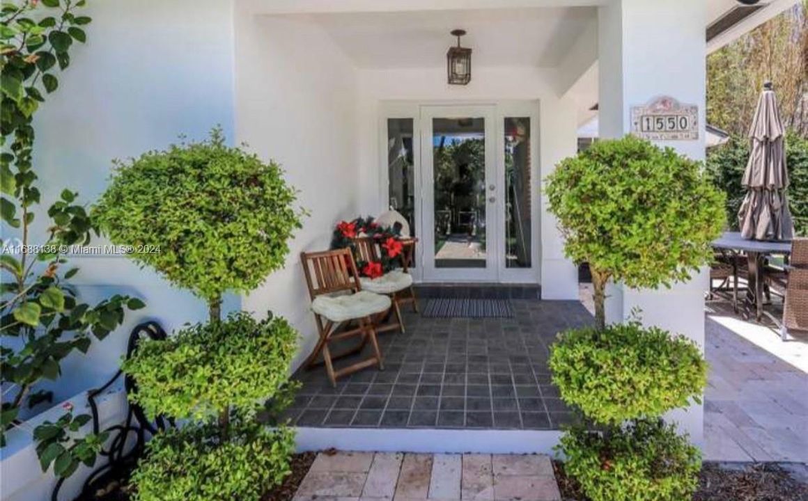 En Venta: $1,399,000 (3 camas, 2 baños, 2351 Pies cuadrados)