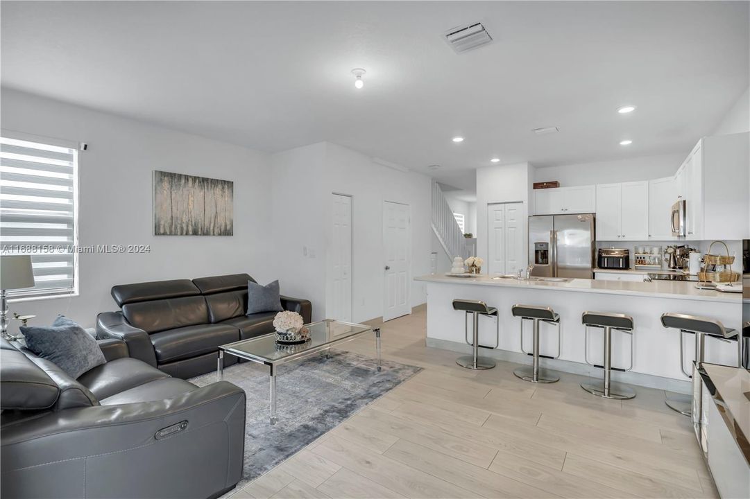 Active With Contract: $519,900 (3 beds, 2 baths, 1540 Square Feet)