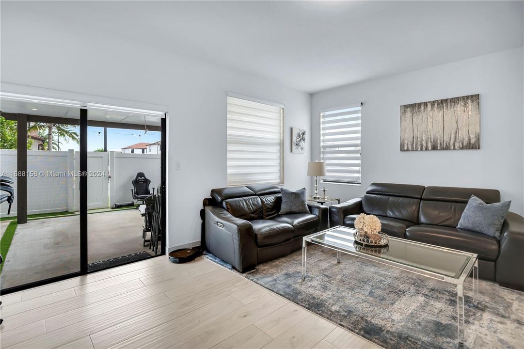 Active With Contract: $519,900 (3 beds, 2 baths, 1540 Square Feet)