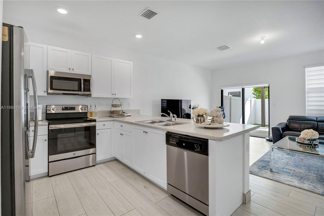 Active With Contract: $519,900 (3 beds, 2 baths, 1540 Square Feet)