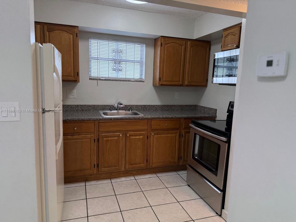 For Sale: $245,000 (1 beds, 1 baths, 837 Square Feet)