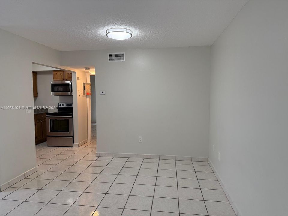 For Sale: $245,000 (1 beds, 1 baths, 837 Square Feet)