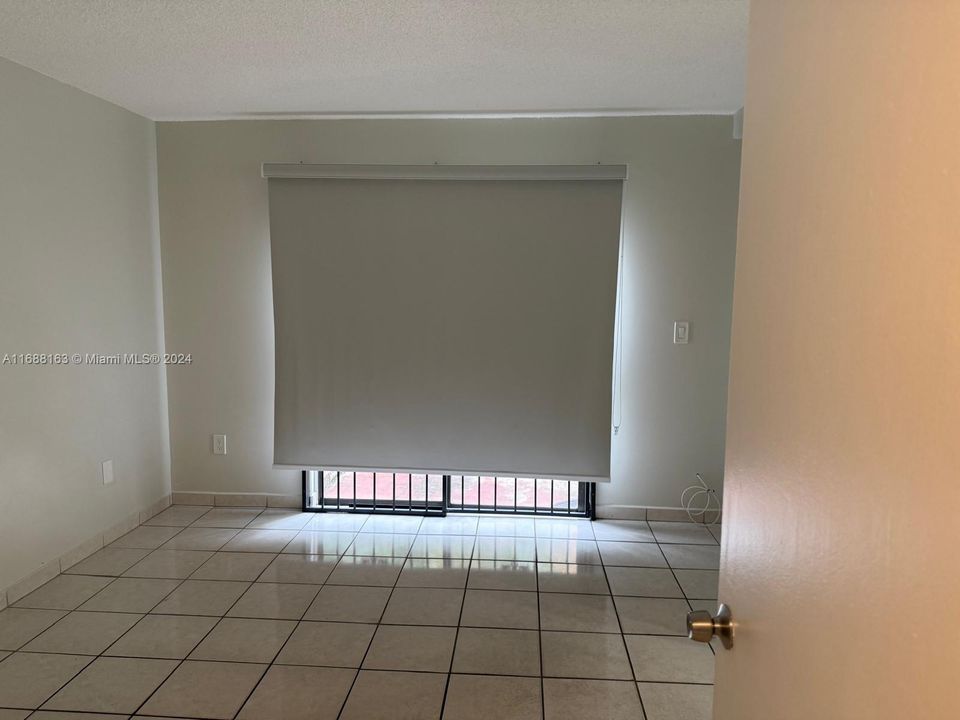 For Sale: $245,000 (1 beds, 1 baths, 837 Square Feet)