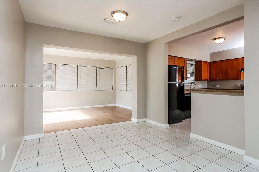 For Rent: $2,995 (3 beds, 2 baths, 1396 Square Feet)