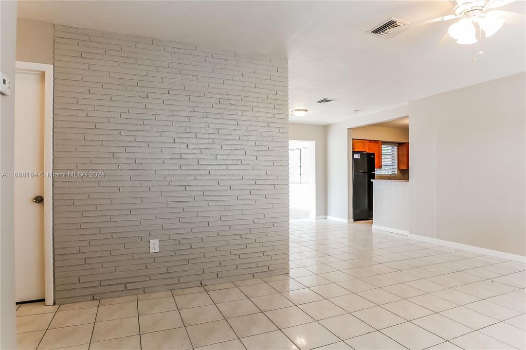 For Rent: $2,995 (3 beds, 2 baths, 1396 Square Feet)