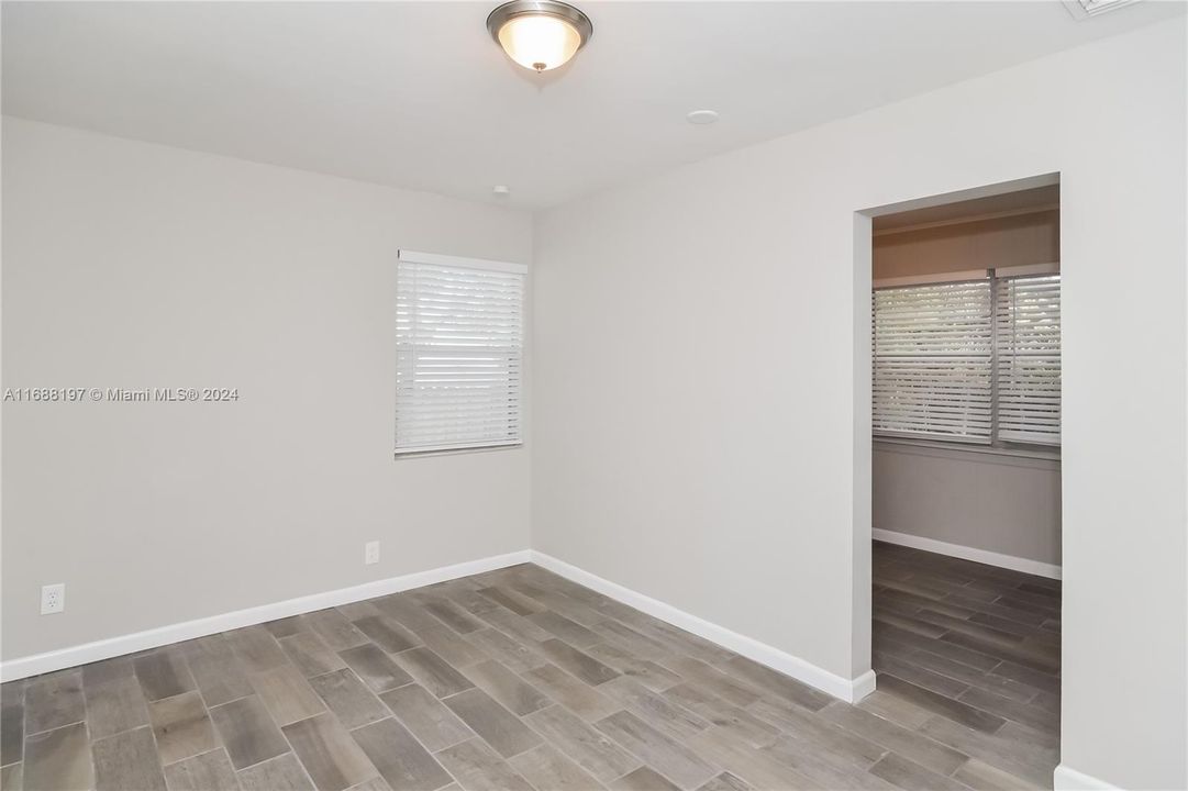 For Rent: $2,620 (2 beds, 2 baths, 1100 Square Feet)