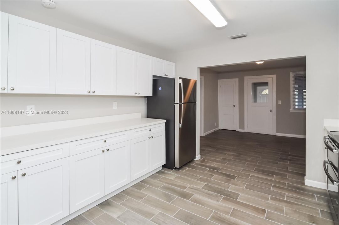 For Rent: $2,620 (2 beds, 2 baths, 1100 Square Feet)