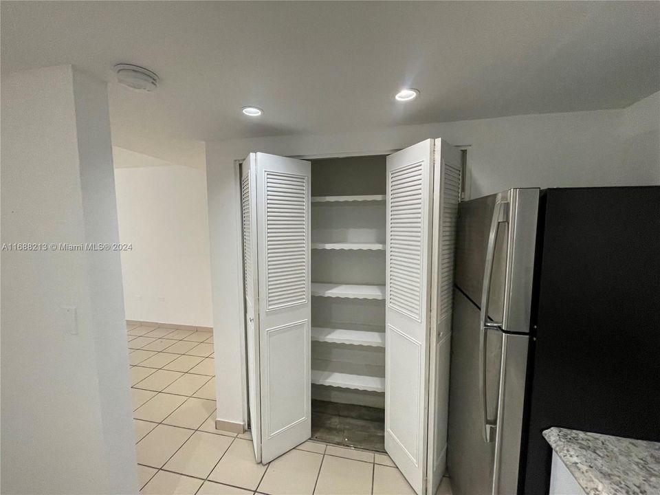 For Rent: $1,800 (1 beds, 2 baths, 54006 Square Feet)