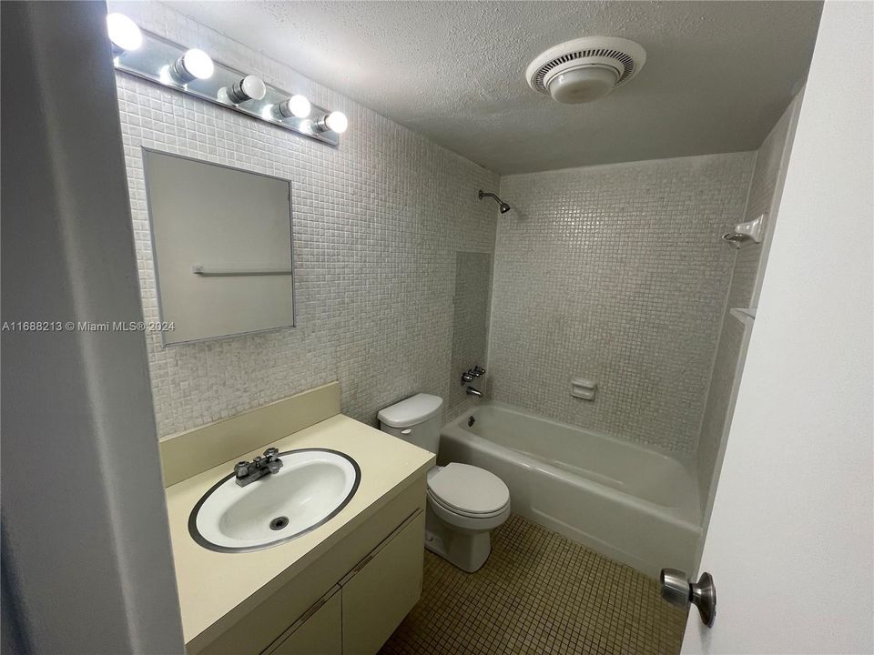 For Rent: $1,800 (1 beds, 2 baths, 54006 Square Feet)