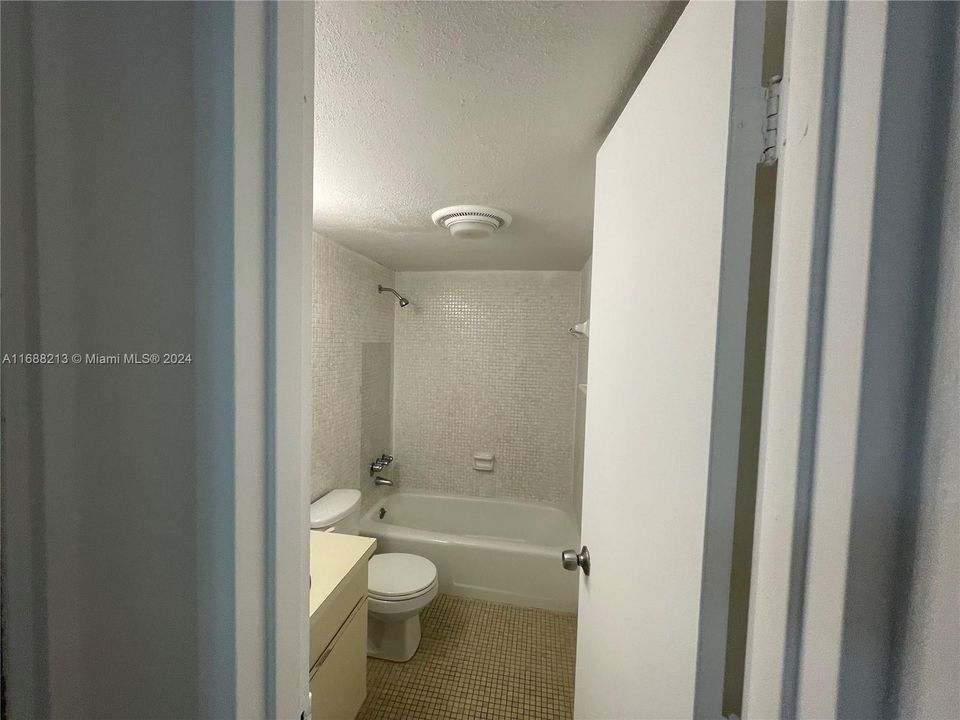 For Rent: $1,800 (1 beds, 2 baths, 54006 Square Feet)