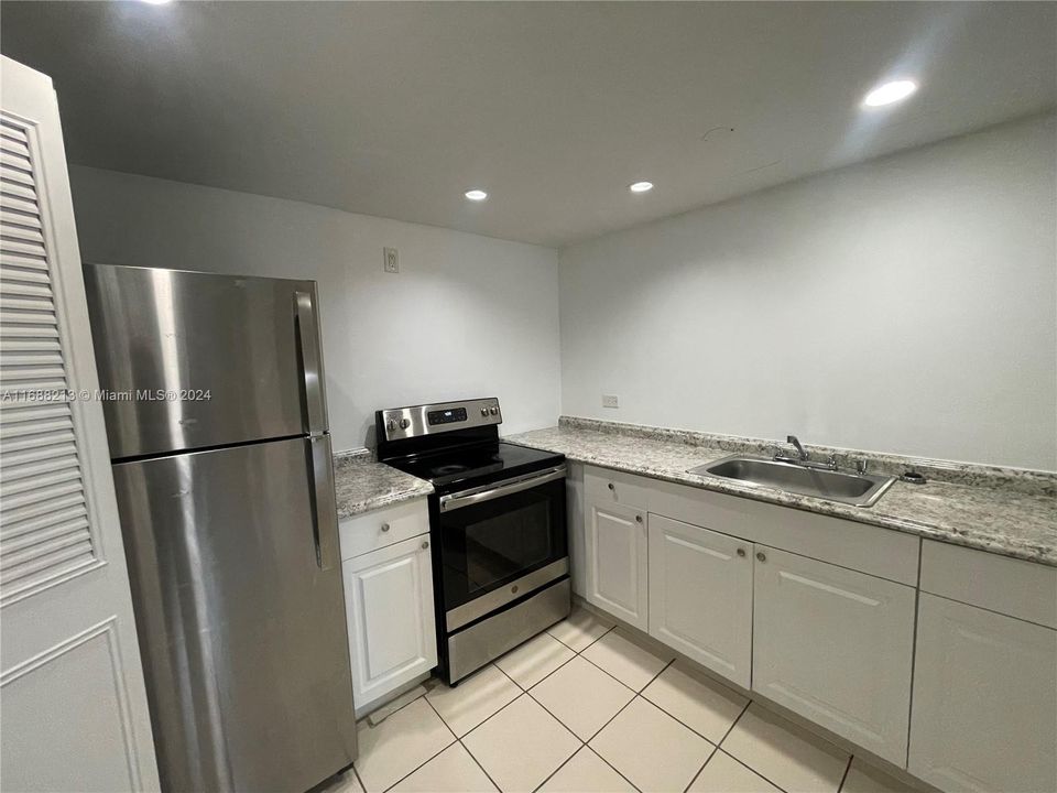 For Rent: $1,800 (1 beds, 2 baths, 54006 Square Feet)