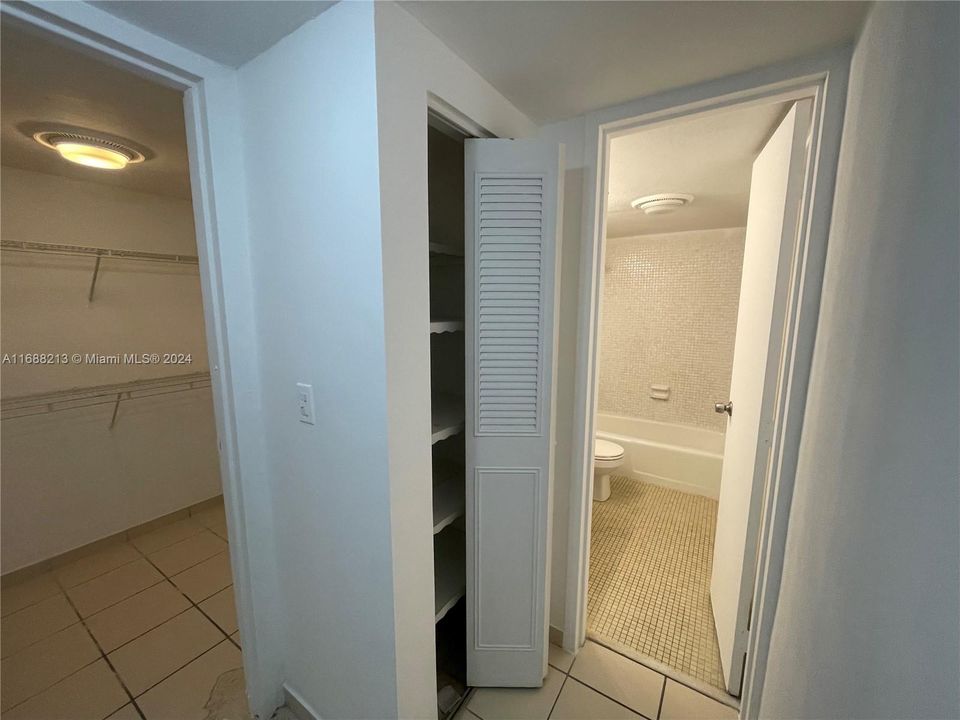 For Rent: $1,800 (1 beds, 2 baths, 54006 Square Feet)