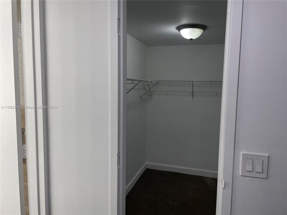 For Rent: $1,800 (1 beds, 2 baths, 54006 Square Feet)