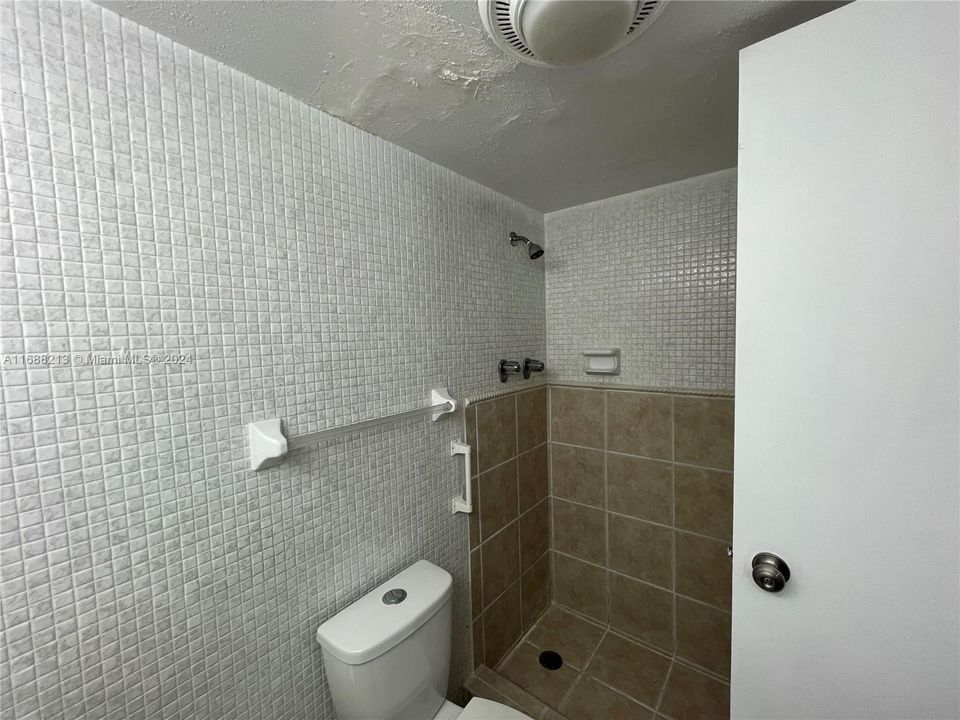 For Rent: $1,800 (1 beds, 2 baths, 54006 Square Feet)