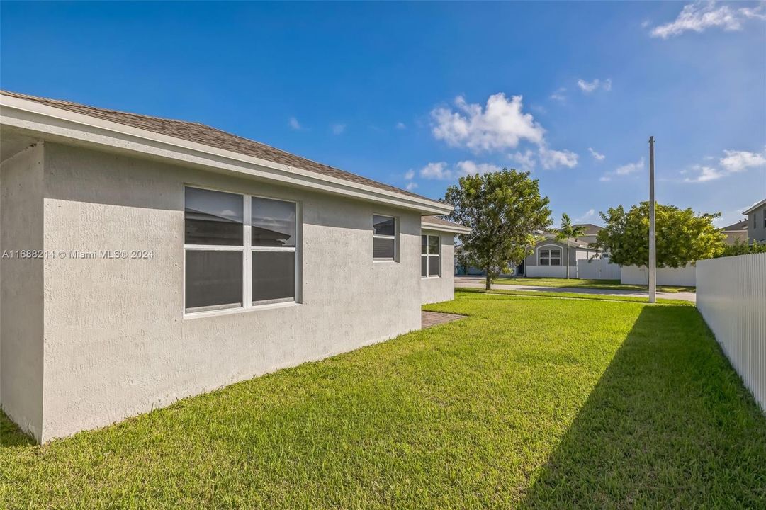 For Sale: $635,000 (3 beds, 2 baths, 1663 Square Feet)