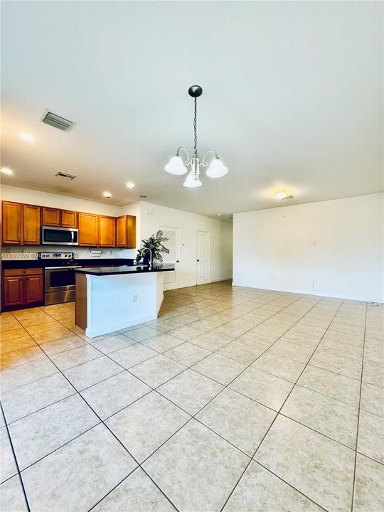 For Rent: $3,400 (3 beds, 2 baths, 1671 Square Feet)