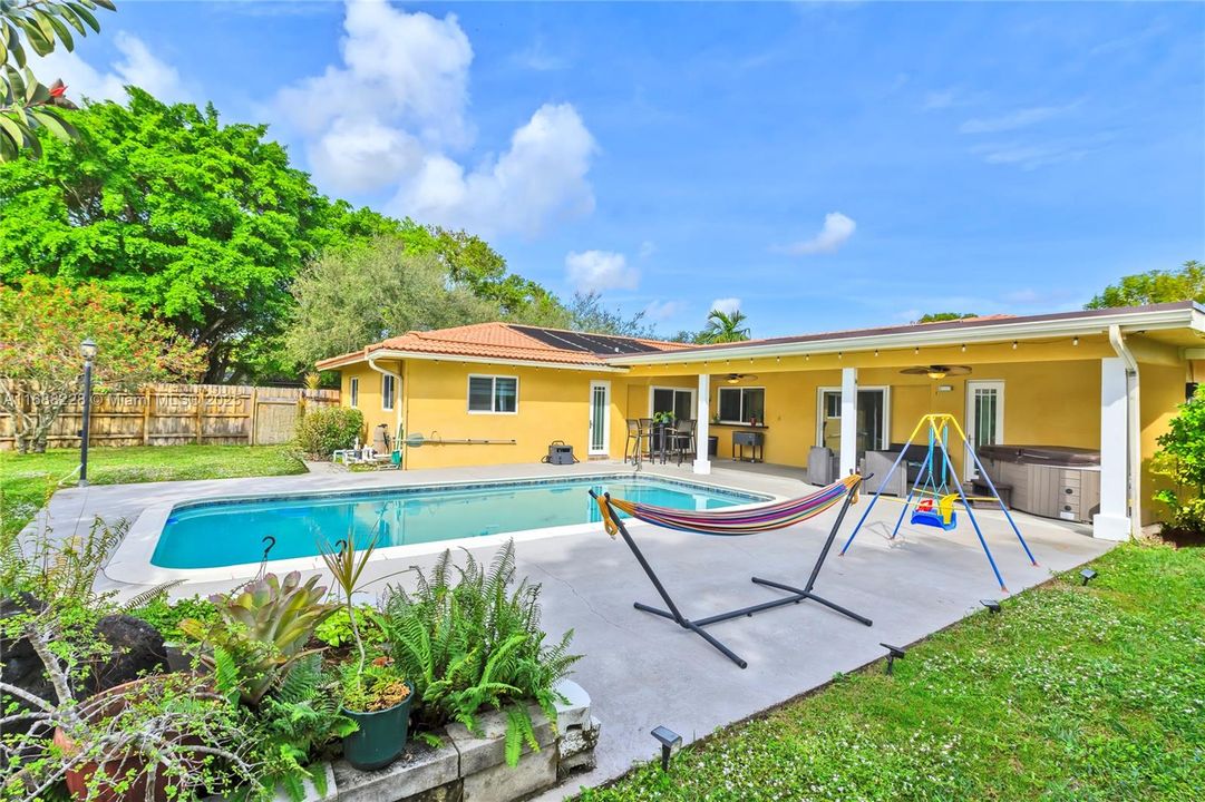 For Sale: $675,000 (4 beds, 2 baths, 2075 Square Feet)