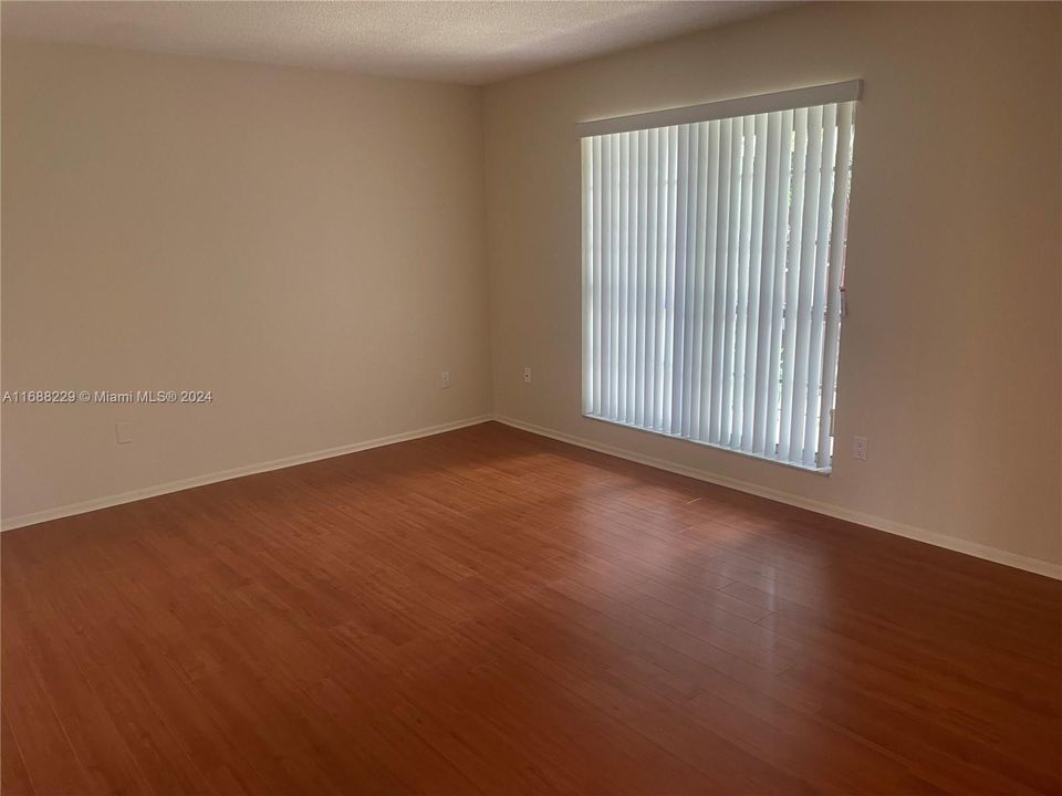 For Rent: $2,300 (2 beds, 2 baths, 920 Square Feet)