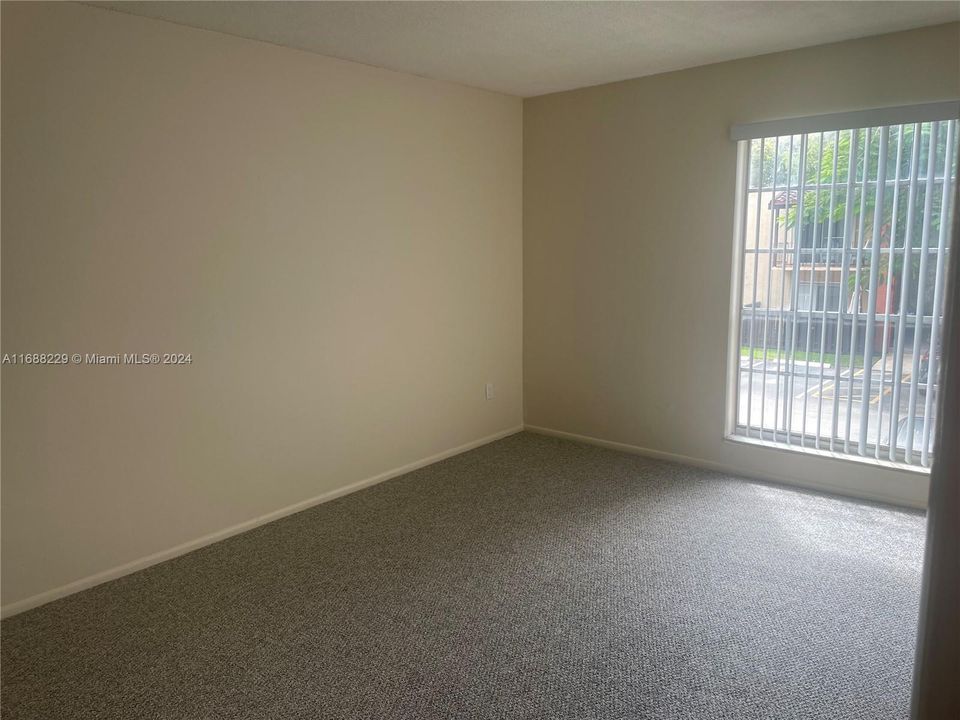 For Rent: $2,300 (2 beds, 2 baths, 920 Square Feet)